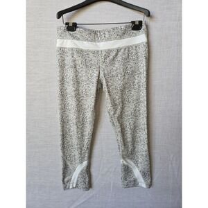 Lululemon Leggings Womens Size 8 Gray Flower Capri Pants Yoga Running Workout